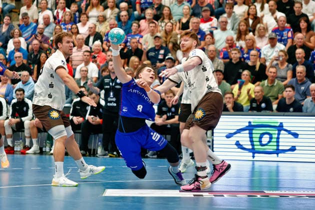 Head-to-head, duel, fight, tackle, duel, duel, fight, tackle Tom Bergner (Bergischer HC, 28), Magnus Grupe (HBW Balingen Weilstetten, 08), and Johannes Wasielewski (Bergischer HC, 77), GER, HBW Balingen Weilstetten vs. Bergischer HC, Handball, Opel Handball Bundesliga, Matchday 7, 2026–2027 season, October 2, 2026, GER, HBW Balingen Weilstetten vs. Bergischer HC, Handball, Opel Handball Bundesliga, Matchday 7, 2026–2027 season, October 2, 2026, Balingen Copyright: xEibner-Pressefoto KirstenxJaegerx