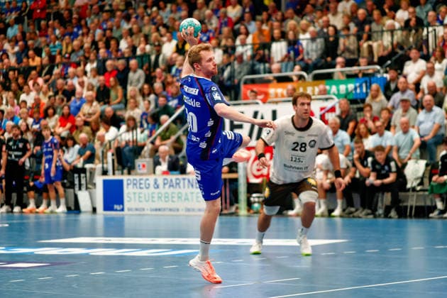 Free throw, scoring opportunity, shoots at the goal, aims for the goal: Sascha Pfattheicher, HBW Balingen Weilstetten, 30, GER, HBW Balingen Weilstetten vs. Bergischer HC, Handball, Opel Handball Bundesliga, Matchday 7, 2026–2027 season, October 2, 2026, GER, HBW Balingen Weilstetten vs. Bergischer HC, Handball, Opel Handball Bundesliga, Matchday 7, 2026–2027 season, October 2, 2026, Balingen Copyright: xEibner-Pressefoto KirstenxJaegerx