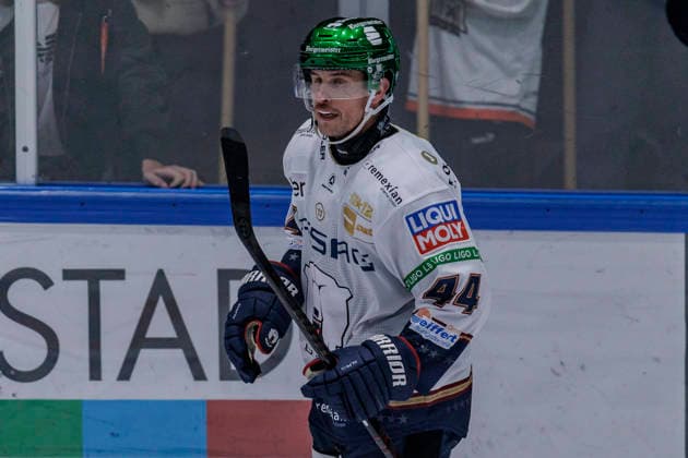 PENNY DEL Löwen Frankfurt vs. Eisbären Berlin, October 2, 2026; Brandon Davidson of Eisbären Berlin scored the goal that made it 0–1, Löwen Frankfurt vs. Eisbären Berlin, Frankfurt, NIX Ice Arena, October 2, 2026 Copyright: xBEAUTIFULxSPORTS Gawlikx