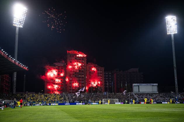 261002 Fans of Bosnia and Herzegovina with pyrotechnics during the Nations League soccer match between Bosnia and Herzegovina and Sweden on October 2, 2026 in Zenica. Photo by Ludvig Thunman, BILDBYRAN, code LT LT0823, soccer, football, Nations League, UEFA Nations League, Bosnia and Herzegovina, Sweden, Sweden A, BBENG, crowd Copyright: LUDVIGxTHUNMAN BB261002LT106