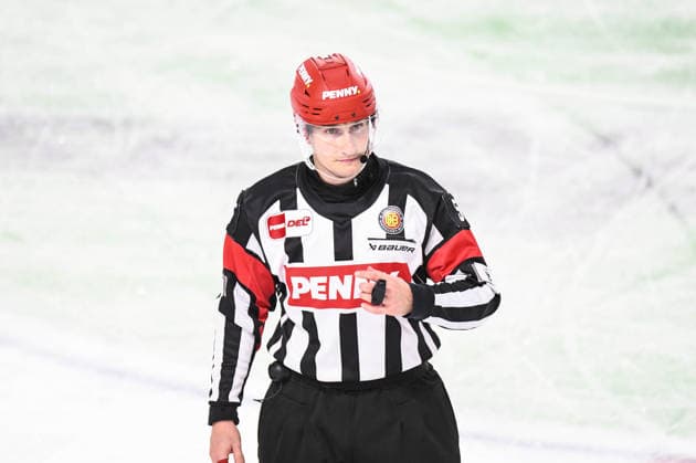 Straubing Tigers vs. Pinguins Bremerhaven, Ice Hockey, German Ice Hockey League, Penny DEL, Matchday 5, 2026–2027 Season, October 2, 2026; Referee: Andre Schrader, Men s Ice Hockey, German Ice Hockey League, Penny DEL, Matchday 5, 2026–2027 Season on February 10, 2026, at the Eisstadion am Pulverturm, Straubing Tigers (blue) vs. Pinguins Bremerhaven (white)