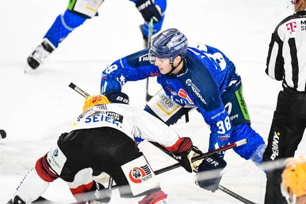 Straubing Tigers vs. Pinguins Bremerhaven, Ice Hockey, German Ice Hockey League, Penny DEL, Matchday 5, 2026–2027 Season, October 2, 2026: Stefan Loibl of the Straubing Tigers pins Andy Miele of the Pinguins Bremerhaven to the ice, Men’s Ice Hockey, German Ice Hockey League, Penny DEL, Matchday 5, 2026–2027 Season on October 2, 2026, at the Eisstadion am Pulverturm, Straubing Tigers (blue) vs. Pinguins Bremerhaven (white)
