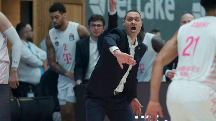 Pictured: Head Coach Marko Stanovic giving instructions. Telekom Baskets Bonn, October 2, 2026; Fitness First Würzburg Baskets vs. Telekom Baskets Bonn, easyCredit BBL, Matchday 4, Germany, 97072, tectake Arena Würzburg, Copyright: HMBxMedia xJulienxBecker