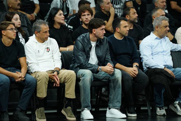 October 2, 2026, Zeytinburnu, Istanbul, Turkey: Besiktas football player DUSAN VLAHOVIC (C) watches the EuroLeague Basketball match between Besiktas vs Barcelona in Istanbul, Turkey on October 2,Ã‚ 2026. Zeytinburnu Turkey - ZUMAu194 20261002_zip_u194_026 Copyright: xTolgaxUluturkx