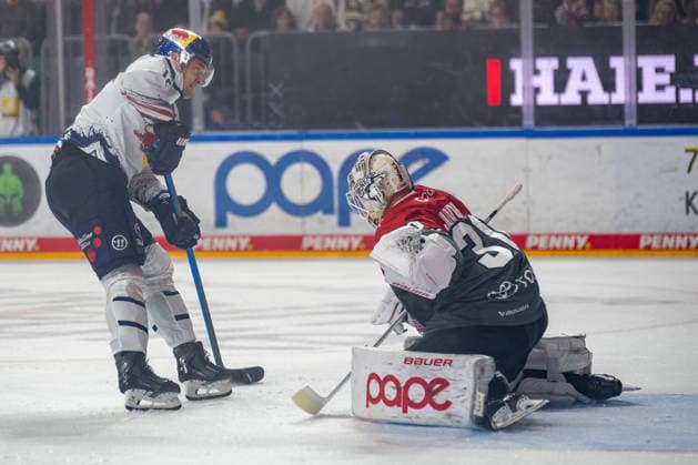 Brady Ferguson of EHC Red Bull Munich, No. 12, scores the goal to make it 4–1 against Janne Juvonen of the Koelner Haie, No. 30; Koelner Haie vs. EHC Red Bull Munich, ice hockey, Penny DEL, Matchday 5, 2026–2027 season, October 2, 2026, Cologne Haie vs. EHC Red Bull Munich, Ice Hockey, Penny DEL, Matchday 5, 2026–2027 season, October 2, 2026, Cologne Copyright: xEibner-Pressefoto ThomasxHaeslerx EP_THR