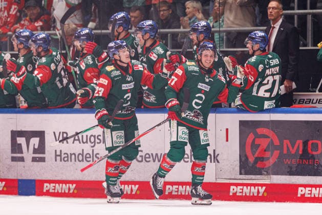 Luke Toporowski 77, Augsburger Panther and Team Augsburger Panther, scored the goal to make it 4–1 in the game between the Augsburger Panther and the Grizzlys Wolfsburg, ice hockey, men s, DEL, 2026–2027, Matchday 5 on October 2, 2026, in Augsburg, Curt Frenzel Stadium, Bavaria, Germany