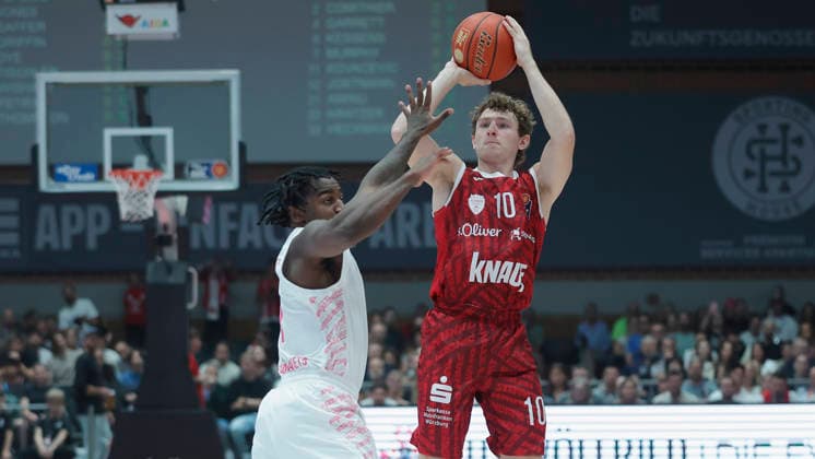 Pictured from left: John Michael Wright of Telekom Baskets Bonn (No. 1) against Calvin Wishart of Wuerzburg Baskets (No. 10) on a three-point shot, October 2, 2026, Fitness First Würzburg Baskets vs. Telekom Baskets Bonn, easyCredit BBL, Matchday 4, Germany, 97072, tectake Arena Würzburg, Copyright: HMBxMedia xJulienxBecker