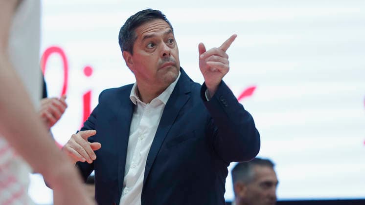 Pictured: Head Coach Sasa Filipovski giving instructions to the Würzburg Baskets on October 2, 2026, Fitness First Würzburg Baskets vs. Telekom Baskets Bonn, easyCredit BBL, Matchday 4, Germany, 97072, tectake Arena Würzburg, Copyright: HMBxMedia xJulienxBecker