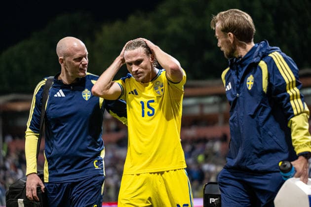 October 2, 2026: Carl Starfelt of Sweden is in pain and receives medical attention during the Nations League soccer match between Bosnia and Herzegovina and Sweden on October 2, 2026 in Zenica. Photo by Ludvig Thunman. BILDBYRAN code LT LT0823 soccer football fotball Nations League UEFA Nations League Bosnia and Herzegovina Sweden Sweden A BBENG  Copyright: LUDVIGxTHUNMAN BB261002LT127
