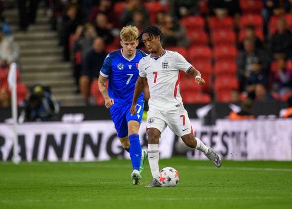U21, U 21 England v U21 Slovakia, U21 UEFA EUROPEAN CHAMPIONSHIPS Samuel AM0-AMEYAWM of England and Matej RizniÄ? of Slovakia battle for the ball during the U21 UEFA EUROPEAN CHAMPIONSHIPS match between U21 England and U21 Slovakia at the Bet365 Stadium, Stoke-on-Trent, UK on 2 October 2026. Stoke-on-Trent Bet365 Stadium Staffordshire UK Editorial use only , Copyright: xMarkxDunnx PSI-24952-0007