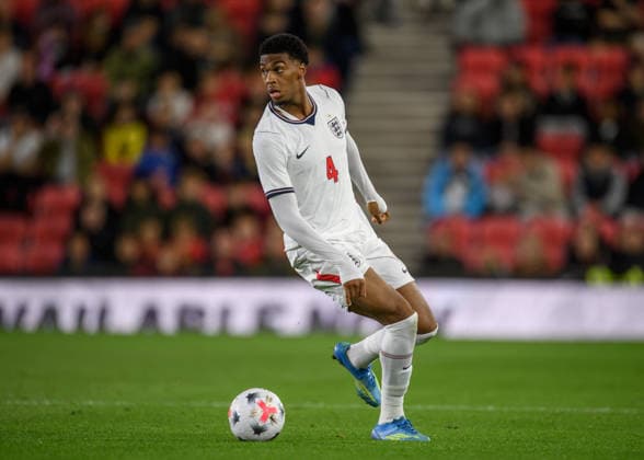 U21, U 21 England v U21 Slovakia, U21 UEFA EUROPEAN CHAMPIONSHIPS Joshua ACHEAMPONG of England with the ball during the U21 UEFA EUROPEAN CHAMPIONSHIPS match between U21 England and U21 Slovakia at the Bet365 Stadium, Stoke-on-Trent, UK on 2 October 2026. Stoke-on-Trent Bet365 Stadium Staffordshire UK Editorial use only , Copyright: xMarkxDunnx PSI-24952-0009