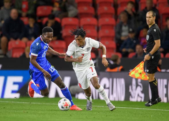 U21, U 21 England v U21 Slovakia, U21 UEFA EUROPEAN CHAMPIONSHIPS Samuel AM0-AMEYAWM of England and Samuel Gidi of Slovakia battle for the ball during the U21 UEFA EUROPEAN CHAMPIONSHIPS match between U21 England and U21 Slovakia at the Bet365 Stadium, Stoke-on-Trent, UK on 2 October 2026. Stoke-on-Trent Bet365 Stadium Staffordshire UK Editorial use only , Copyright: xMarkxDunnx PSI-24952-0014