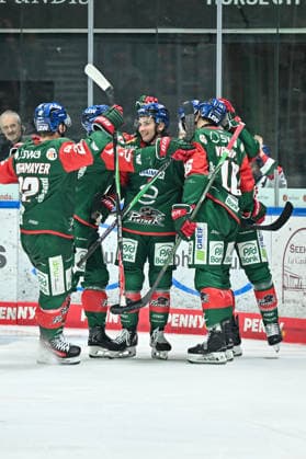 Penny DEL: Augsburger Panther vs. Grizzlys Wolfsburg, October 2, 2026, AUGSBURG, GERMANY OCTOBER 2 The Panthers celebrate after Luke TOPOROWSKI scores to make it 4–1 Augsburger Panther 77 Goal Scorer Joy Happy during the Penny DEL match between the Augsburger Panther and the Grizzlys Wolfsburg on Matchday 5 at the Curt Frenzel Stadium Copyright: xBEAUTIFULxSPORTS Goldbergx