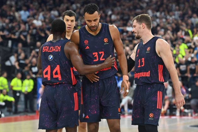 v li Kamar BALDWIN FCB, VLADIMIR LUCIC FCB, Johannes THIEMANN FCB, Andreas OBST FCB, disappointment, frustration, disappointed, frustrated, dejected, EuroLeague Basketball, 2026–2027 season, FC Bayern Munich vs. Partizan Belgrade on October 2, 2026, S A P G A R D EN