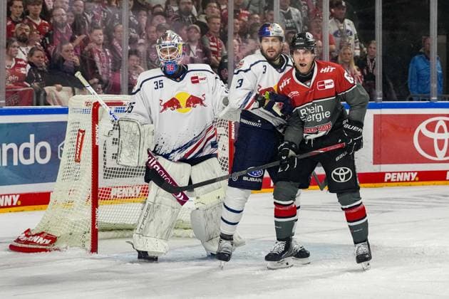 Ice Hockey: Penny DEL, Matchday 5—Cologne Sharks vs. EHC Red Bull Munich on October 2, 2026, at the Lanxess Arena in Cologne. Mathias Niederberger (Munich), left: Lukas Klok (Munich), center: Patrick Russell (Cologne), right: In accordance with the guidelines of the DEL (German Ice Hockey League), the publication and further use of the footage in electronic media and on devices of any kind during the game is not permitted xDMx