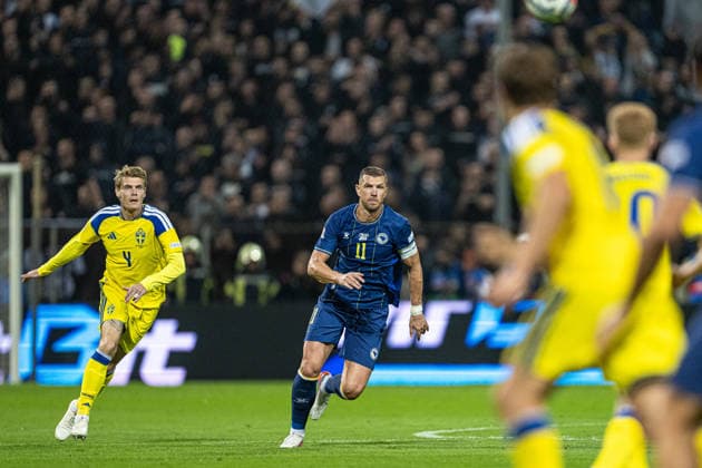 October 2, 2026: Eric Smith of Sweden and Edin Džeko of Bosnia and Herzegovina during the Nations League soccer match between Bosnia and Herzegovina and Sweden on October 2, 2026 in Zenica. Photo by Ludvig Thunman. BILDBYRAN code LT LT0823 soccer football fotball Nations League UEFA Nations League Bosnia and Herzegovina Sweden Sweden A BBENG  Copyright: LUDVIGxTHUNMAN BB261002LT133