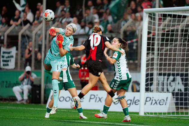 02.10.26, Women, Football, Google Pixel Frauen Bundesliga, Season 2026 2027, Bayer 04 Leverkusen - SV Werder Bremen, Matchday 6 Vanessa Fischer ( 1 of the SV Werder Bremen) goalkeeper save Leverkusen Ulrich-Haberland-Stadion NRW Deutschland