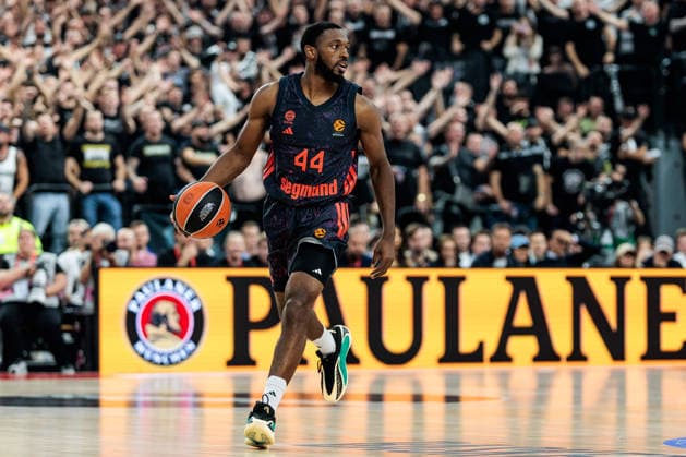 MUNICH, GERMANY - OCTOBER 02: Kamar Baldwin (FC Bayern Muenchen, 44) controls the balln during the Turkish Airlines EuroLeague match between FC Bayern Muenchen vs. Partizan Mozzart Bet Belgrade at SAP Garden on round 3 of Turkish Airlines EuroLeague on October 02, 2026 in Munich, Germany. Bavaria Germany Copyright: xSteffiexWunderlx