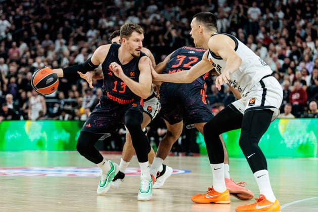 MUNICH, GERMANY - OCTOBER 02: Andreas Andi Obst (FC Bayern Muenchen, 13) controls the ball against Nikola Tanaskovic (Partizan Mozzart Bet Belgrade, 10) during the Turkish Airlines EuroLeague match between FC Bayern Muenchen vs. Partizan Mozzart Bet Belgrade at SAP Garden on round 3 of Turkish Airlines EuroLeague on October 02, 2026 in Munich, Germany. Bavaria Germany Copyright: xSteffiexWunderlx