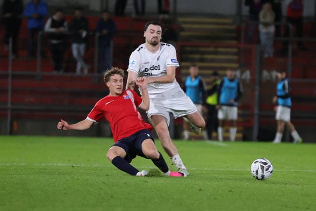 October 2, 2026, Soccer, Men s, Bavarian Regional League, 2026–2027 Season, Matchday 12: SpVgg Unterhaching vs. FC Schweinfurt 05. From left: Moritz Müller (SpVgg Unterhaching, No. 24) and Kevin Frisorger (FC Schweinfurt 05, No. 04). Unterhaching, Uhlsport Park, Unterhaching, Bavaria, Germany