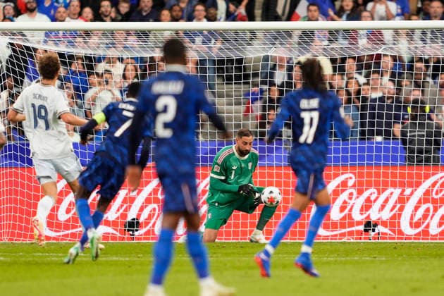 Italy s Gianluigi Donnarumma saves a shot from France s Ousmane DembÃ lÃ during the UEFA Nations League soccer match between France and Italy at the Stade de France in Saint-Denis, Paris, France - October 2, 2026. - Soccer  Copyright: xFabioxFerrari LaPressex