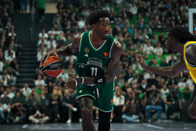 October 2, 2026, Athens, Athens, Greece: NIGEL HAYES DAVIS in action during the EuroLeague basketball game between Panathinaikos AKTOR Athens and Maccabi Rapyd Tel Aviv at Telekom Center Athens, Athens, Greece, October 2, 2026. Panathinaikos AKTOR Athens Vs Maccabi Rapyd Tel Aviv  - ZUMAa226 20261002_zip_a226_012 Copyright: xGiorgosxArapekosx