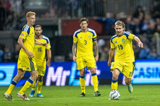 October 2, 2026: Hugo Larsson and Sebastian Nanasi of Sweden during the Nations League soccer match between Bosnia and Herzegovina and Sweden on October 2, 2026 in Zenica. Photo by Ludvig Thunman. BILDBYRAN code LT LT0823 soccer football fotball Nations League UEFA Nations League Bosnia and Herzegovina Sweden Sweden A BBENG  Copyright: LUDVIGxTHUNMAN BB261002LT152