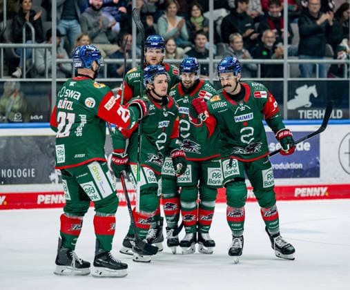 Augsburg fans cheer for Trevor Parkes of the Augsburg Panthers, No. 84, after his goal to make it 5–1 GER, Augsburg Panthers vs. Grizzlys Wolfsburg, ice hockey, DEL, 2026–2027 season, Matchday 4, October 2, 2026. Photo: HMB Media, Heike Feiner Copyright: HMBxMedia HeikexFeiner