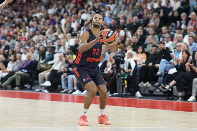Johannes Thiemann, FC Bayern Basketball, 32 with the ball, GER, FC Bayern Basketball vs. Partizan Mozzart Bet Belgrade, Basketball, EuroLeague, Matchday 3, 2026–2027 Season, October 2, 2026, GER, FC Bayern Basketball vs. Partizan Mozzart Bet Belgrade, Basketball, EuroLeague, Matchday 3, 2026–2027 Season, October 2, 2026, Munich Copyright: xEibner-Pressefoto JennixMaulx EP_JML