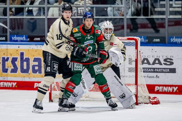 Tommy Pasanen of the Grizzlys Wolfsburg, 16, defends against Cameron Wright of the Augsburger Panther, 16, in front of the net of Hannibal Weitzmann, goaltender for the Grizzlys Wolfsburg, 67, GER, Augsburger Panther vs. Grizzlys Wolfsburg, ice hockey, DEL, 2026–2027 season, Matchday 4, October 2, 2026. Photo: HMB Media, Heike Feiner Copyright: HMBxMedia HeikexFeiner