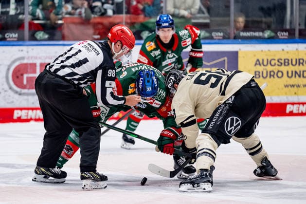 Linesman Maksim Cepik officiates a faceoff between Tim Wohlgemuth of the Augsburger Panther, 33, and Spencer Machacek of the Grizzlys Wolfsburg, 93 GER, Augsburger Panther vs. Grizzlys Wolfsburg, ice hockey, DEL, 2026–2027 season, Matchday 4, October 2, 2026. Photo: HMB Media, Heike Feiner Copyright: HMBxMedia HeikexFeiner