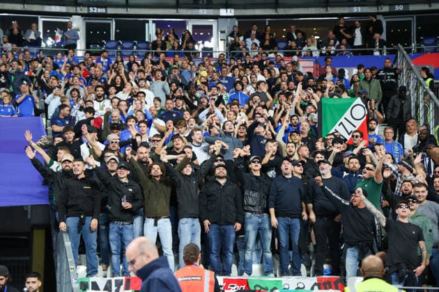 UEFA Nations League 2026 27 partita di calcio tra Francia - Italia Supporters of Italy durante la partita di calcio di UEFA Nations League 2026 27 del 02 10 2026 tra Francia vs Italia allo stadio de France a Parigi. Parigi Stadiode France Parigi Francia Copyright: xFABIOxSASSOxFabioxSassox 7V8A8804