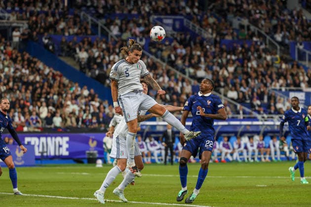 October 2, 2026, Parigi, Parigi, Francia: Riccardo Calafiori of Italy during the 2026 27 UEFA Nations League football match between France and Italy on October 2, 2026, at the Stade de France in Paris. Parigi Francia - ZUMAs236 20261002_aap_s236_075 Copyright: xFabioxSassox