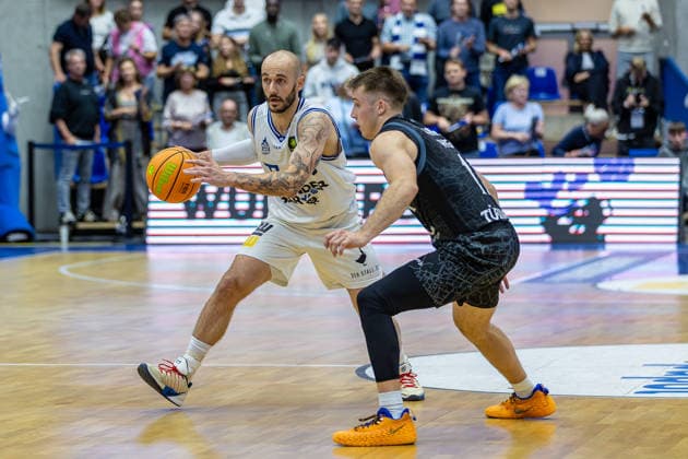 Crop: Emotions, Jubilation, Florian Flabb, HAKRO Merlins Crailsheim, Head Coach, GER, HAKRO Merlins Crailsheim vs. Tigers Tübingen, Basketball, 2nd Basketball Bundesliga, Pro A, Matchday 2, 2026–2027 Season, October 2, 2026, GER, HAKRO Merlins Crailsheim vs. Tigers Tübingen, Basketball, 2nd Basketball Bundesliga, Pro A, Matchday 2, 2026–2027 Season, October 2, 2026, Ilshofen Copyright: xEibner-Pressefoto JanixPlessx EP_JPL