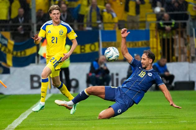 The image is included in the SPORTS PACKAGE. For others PAY IMAGE