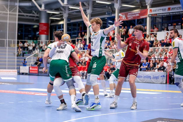 October 2, 2026, Matchday 6 of the 2nd Handball Bundesliga: TuSEM Essen vs. SC DHfK Leipzig; Matej Klima (SC DHfK Leipzig) 13, Tim Hertzfeld (SC DHfK Leipzig) 72, defending in the circle against Max Neuhaus (TuSEM Essen) 37 and Valentin Willner (TuSEM Essen) 05; NRW, Germany