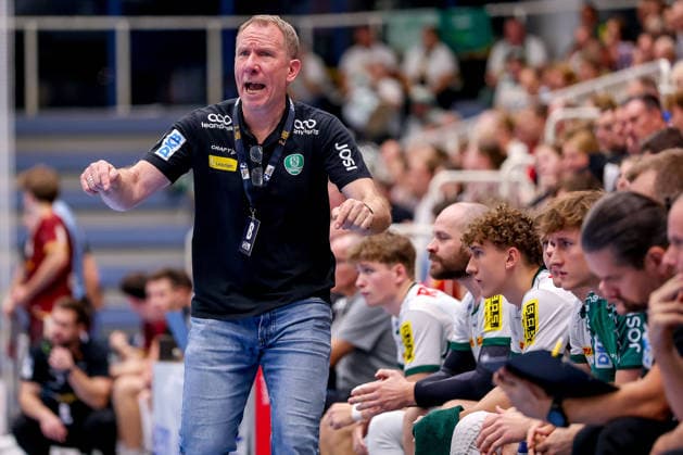 October 2, 2026, Matchday 6 of the 2nd Handball Bundesliga, TuSEM Essen vs. SC DHfK Leipzig; Coach Frank Carstens of SC DHfK Leipzig gesturing on the sidelines, North Rhine-Westphalia, Germany