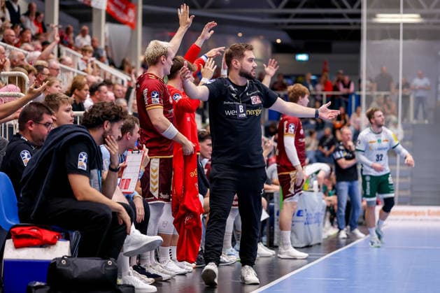 October 2, 2026, Matchday 6 of the 2nd Handball Bundesliga, TuSEM Essen vs. SC DHfK Leipzig; Head Coach Kenji Hövels of TuSEM Essen gesturing on the sidelines, North Rhine-Westphalia, Germany