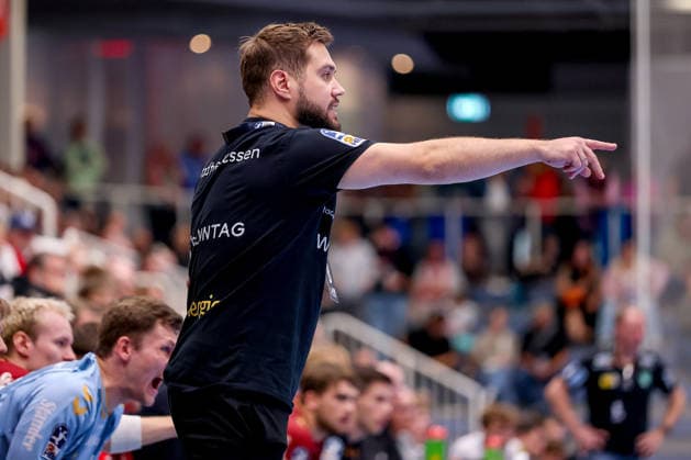 October 2, 2026, Matchday 6 of the 2nd Handball Bundesliga, TuSEM Essen vs. SC DHfK Leipzig; Head Coach Kenji Hövels of TuSEM Essen gesturing on the sidelines, North Rhine-Westphalia, Germany
