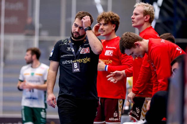 October 2, 2026, Matchday 6 of the 2nd Handball Bundesliga, TuSEM Essen vs. SC DHfK Leipzig; Head Coach Kenji Hövels of TuSEM Essen HC looks pensive on the sidelines, North Rhine-Westphalia, Germany