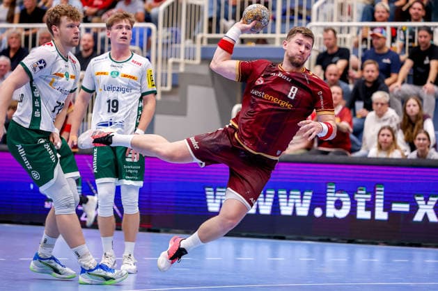 October 2, 2026, Matchday 6 of the 2nd Handball Bundesliga, TuSEM Essen vs. SC DHfK Leipzig; Adin Faljic of TuSEM Essen 08 shoots the ball toward the goal; North Rhine-Westphalia, Germany