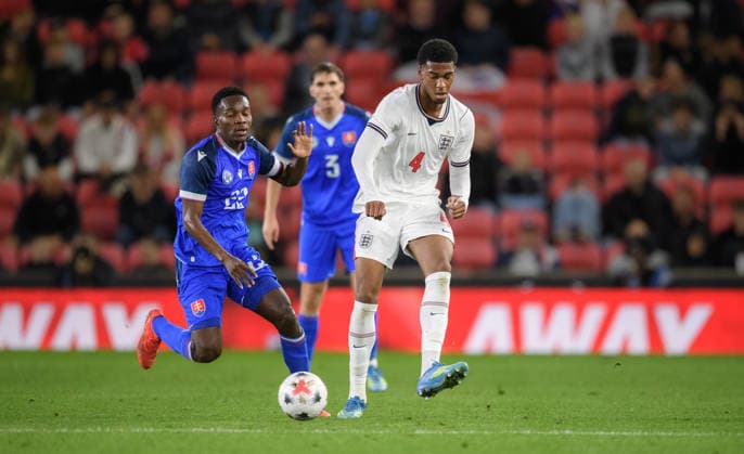 U21, U 21 England v U21 Slovakia, U21 UEFA EUROPEAN CHAMPIONSHIPS Joshua ACHEAMPONG of England crossing the ball during the U21 UEFA EUROPEAN CHAMPIONSHIPS match between U21 England and U21 Slovakia at the Bet365 Stadium, Stoke-on-Trent, UK on 2 October 2026. Stoke-on-Trent Bet365 Stadium Staffordshire UK Editorial use only , Copyright: xMarkxDunnx PSI-24952-0018