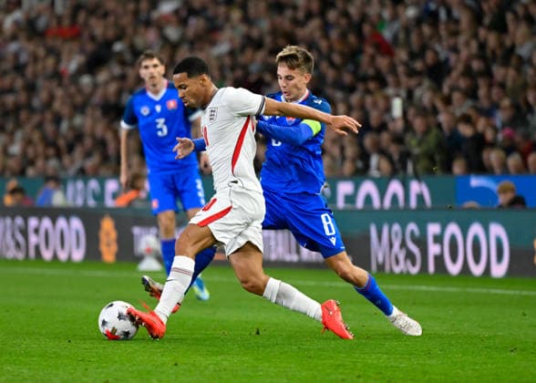 U21, U 21 England v U21 Slovakia, U21 UEFA EUROPEAN CHAMPIONSHIPS Ethan NWANERI of England attacking with the ball with M‡rio Sauer of Slovakia defending during the U21 UEFA EUROPEAN CHAMPIONSHIPS match between U21 England and U21 Slovakia at the Bet365 Stadium, Stoke-on-Trent, UK on 2 October 2026. Stoke-on-Trent Bet365 Stadium Staffordshire UK Editorial use only , Copyright: xMarkxDunnx PSI-24952-0019