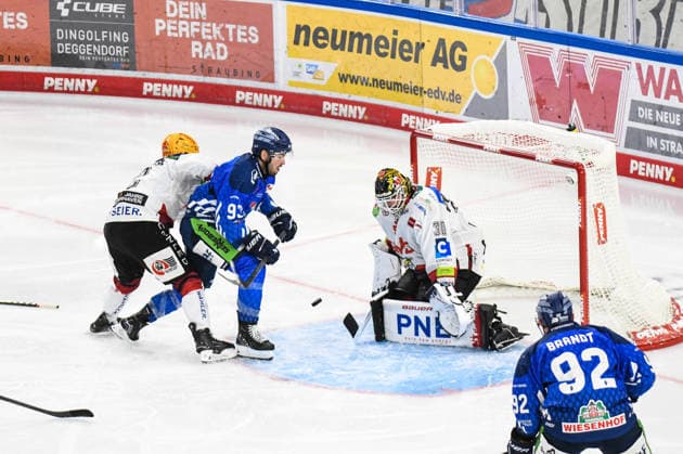 Straubing Tigers vs. Pinguins Bremerhaven, Ice Hockey, German Ice Hockey League, Penny DEL, Matchday 5, 2026–2027 Season, October 2, 2026: Spencer Kersten of the Straubing Tigers narrowly misses the goal against Kristers Gudlevskis of the Pinguins Bremerhaven, Men’s Ice Hockey, German Ice Hockey League, Penny DEL, Matchday 5, 2026–2027 Season on October 2, 2026, at the Eisstadion am Pulverturm, Straubing Tigers (blue) vs. Pinguins Bremerhaven (white)