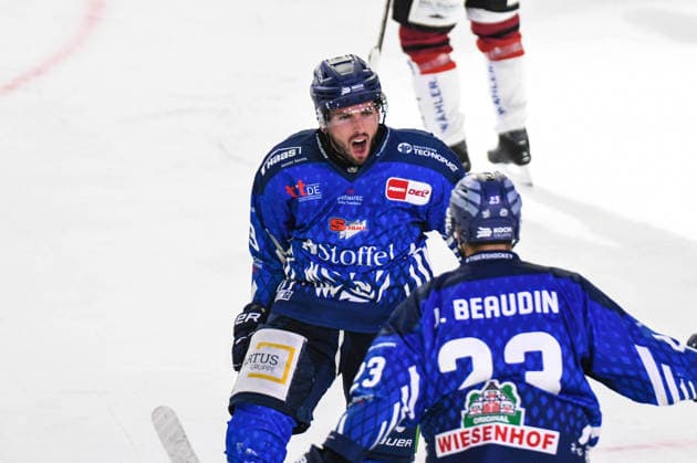 Straubing Tigers vs. Pinguins Bremerhaven, Ice Hockey, German Ice Hockey League, Penny DEL, Matchday 5, 2026–2027 Season, October 2, 2026: Spencer Kersten and J.C. Beaudin of the Straubing Tigers celebrate a goal, Men’s Ice Hockey, German Ice Hockey League, Penny DEL, Matchday 5, 2026–2027 Season on October 2, 2026, at the Eisstadion am Pulverturm, Straubing Tigers (blue) vs. Pinguins Bremerhaven (white)