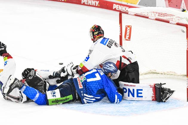 Straubing Tigers vs. Pinguins Bremerhaven, Ice Hockey, German Ice Hockey League, Penny DEL, Matchday 5, 2026–2027 Season, October 2, 2026: Adrian Klein of the Straubing Tigers faces off against Nicolas Kraemmer and Kristers Gudlevskis of the Pinguins Bremerhaven in goal; Men’s Ice Hockey, German Ice Hockey League, Penny DEL, Matchday 5, 2026–2027 Season on October 2, 2026, at the Eisstadion am Pulverturm, Straubing Tigers (blue) vs. Pinguins Bremerhaven (white)