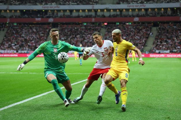 WARSZAWA 02.10.2026 MECZ 3. KOLEJKA GRUPA B4 LIGA NARODOW SEZON 2026 27: POLSKA - RUMUNIA --- UEFA NATIONS LEAGUE FOOTBALL MATCH IN WARSAW: POLAND - ROMANIA MARCIN BULKA JAN BEDNAREK DANIEL BIRLIGEA FOT. PIOTR KUCZA FOTOPYK NEWSPIX.PL --- newspix.pl POLAND OUT! 