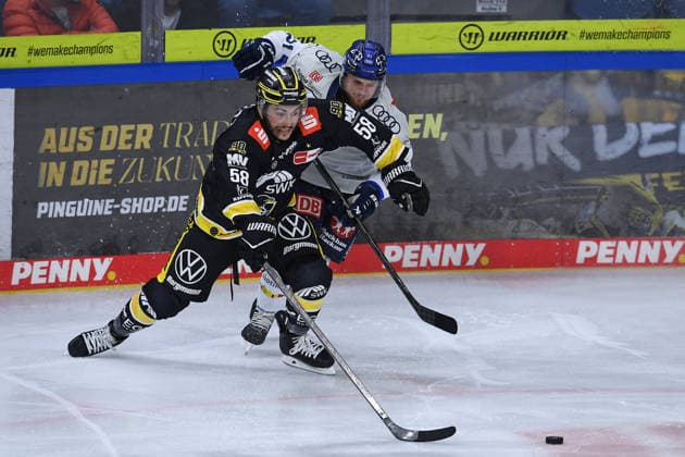 Ice Hockey: Penny DEL, Matchday 5—Krefeld Pinguine vs. ERC Ingolstadt on October 2, 2026, at the Yayla Arena in Krefeld. Phil Varone (Krefeld), in the foreground: Nicolas Appendino (Ingolstadt); in the background: In accordance with the guidelines of the DEL (German Ice Hockey League), the publication and further use of the footage in electronic media and on devices of any kind during the game is not permitted. xRx