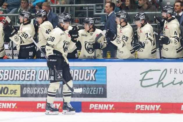 Tyler Gaudet, 58, Grizzlys Wolfsburg, and Team Grizzlys Wolfsburg scored the goal to make it 5–2 in the game between the Augsburger Panther and the Grizzlys Wolfsburg, men s ice hockey, DEL, 2026–2027, Matchday 5 on October 2, 2026, in Augsburg, Curt Frenzel Stadium, Bavaria, Germany