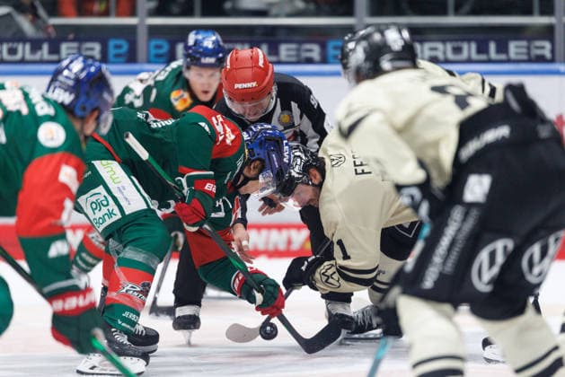 Tim Wohlgemuth (33), Augsburger Panther, and Justin Feser (71), Grizzlys Wolfsburg, during the game between the Augsburger Panther and the Grizzlys Wolfsburg, ice hockey, men s, DEL, 2026–2027, Matchday 5 on October 2, 2026, in Augsburg, Curt Frenzel Stadium, Bavaria, Germany